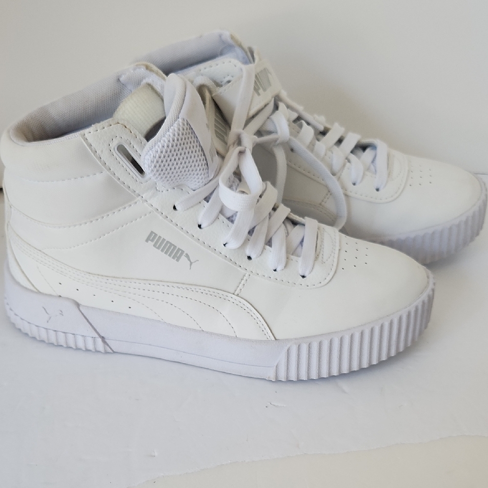 Puma Classic Carina White Leather Sneakers/Shoes       Size 7 1/2